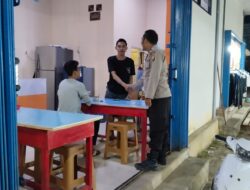 Polisi Sambangi Warga Di Pasar Malam Untuk Mengajak Tetap Selalu Waspada Dari Tindakan Kejahatan