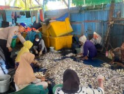 Personel Sat Polairud Polres Ketapang Himbau Nelayan Pesisir Jaga Keselamatan Dan Waspada Tindak Kriminalitas