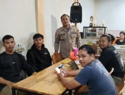 Patroli Malam Polsek Sengah Temila Jalin Keakraban Dengan Warga Ciptakan Rasa Aman Di Tengah Masyarakat