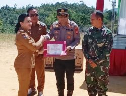 Polsek Menjalin Mengikuti Giat Deklarasi ODF (Open Defecation Free) Di Desa Tempoak Kecamatan Menjalin Kabupaten Landak