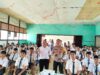 Bhabinkamtibmas Hadiri MPLS di SMAN 03 Sengah Temila Beri Sosialisasi Bahaya Narkoba kepada Siswa Baru