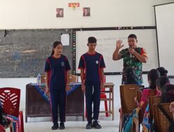 MPLS Bentuk Karakter Siswa Siswi Baru Babinsa 1209-01/Bengkayang Berikan Materi PBB
