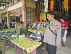 Menyapa Warganya Petugas Di Saat Patroli siang Berikan Himbauannya