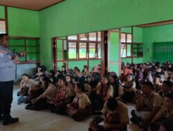 Aipda Syamsul Bahri Edukasi Tata Tertib Lalu Lintas Ke Siswa SMAN 1 Nanga Taman