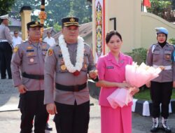 Polres Sintang Sambut Kapolres Baru AKBP Sanny Handityo dengan Tradisi Adat dan Apel Perdana