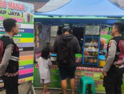 Akhir Pekan Patroli Presisi Polres Sekadau Sapa Pedagang Kaki Lima