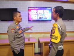 Itwasda Polda Kalbar Lakukan Pengawasan Operasi Patuh Kapuas 2025 Di Polres Sintang