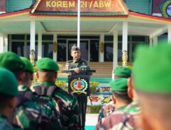 TINGKATKAN KEMAMPUAN SELALU DISIPLIN & HINDARI PELANGGARAN DALAM TUGAS, PESAN DANREM 121/ABW BRIGJEN TNI PURNOMOSIDI, S.I.P., M.A.P., M.HAN., SAAT BERIKAN JAM KOMANDAN & MOTIVASI KEPADA PARA PRAJURIT