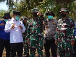 Tinjau Karhutla di Singkawang Kasdam XII/Tpr Dan Petugas Gabungan Berjibaku Padamkan Api