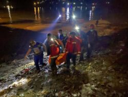 Tim SAR Satbrimob Polda Kalbar Berhasil Mengevakuasi Korban tenggelam Di Sungai Melawi