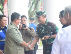Danrem 121/Abw Brigjen TNI Purnomosidi Sambut Kedatangan Menteri Lingkungan Hidup Dan BNPB Dalam Rangka Rapat Koordinasi Percepatan Darurat Bencana Kabut Asap Di Provinsi Kalbar 