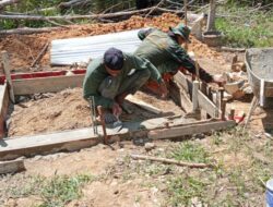 Wujudkan Hidup Sehat Satgas TMMD Dirikan MCK Kedua Di Desa Gambir