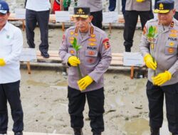 Kapolri Dan Menteri LHK Tanam Mangrove Di Mempawah Dukung Pemulihan Ekosistem Pesisir
