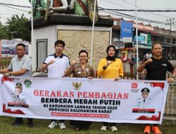 Kapolres Landak Hadiri Gelar Pemasangan Dan Pembagian 1.200 Bendera Merah Putih Di Tugu Pahlawan Ngabang