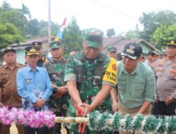 Kasrem 121/Abw Kolonel INF Mohamad Isnaeni Dampingi Tim Wasev Tinjau Sasaran TMMD Regtas Ke-125 
