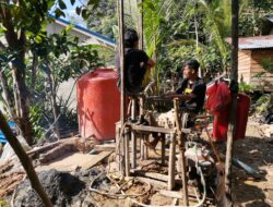 TMMD Ke-125 Kodim Sintang Kerjakan Sumur Bor Ke-4 Di Desa Sungai Labi