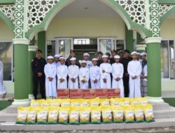 Dansatbrimob Polda Kalbar Memimpin Langsung  Pelaksanaan Kegiatan Jumat Berkah