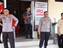 Kapolres Sambas Dan Wakapolres Sambas Semangat Dalam Memeriahkan HUT RI Ke-80 Adakan Lomba Makan Kerupuk Dan Balap Sarung di Halaman Mako Polres Sambas