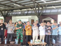 Polres Sambas Dukung Operasi Pasar Murah dan Gerakan Pangan Murah TNI-Polri serta Pemda Kab. Sambas Di Perbatasan Aruk Sajingan Besar