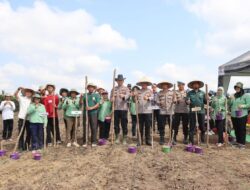 Kapolres Sintang Ikuti Langsung Penanaman Jagung Kuartal III Di Jerora