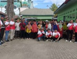 Dansubdenpom XII/1-1 Singkawang Bagikan 300 Paket Sembako untuk Warga Kurang Mampu