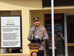 Kapolres Ketapang Pimpin Upcara Kenaikan Pangkat Pengabdian Polri Salah Satu Personilnya