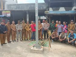 Kapolsek Menjalin Hadiri Ritual Pemasangan  Pamabakng tradisi suku Dayak kanayatn