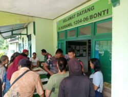 TNI Dan Bulog Bersinergi Gelar Pasar Murah Di Kecamatan Bonti Kabupaten Sanggau 