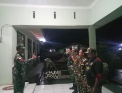 Ciptakan Keamanan Wilayah Koramil 1209-02/Sanggau Ledo Laksanakan Patroli Malam Bersama Ormas Banser
