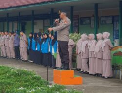 Dua Perwira Polsek Pontianak Kota Jadi Pembina Upacara Di Sekolah Ajak Siswa Disiplin Dan Bijak Bermedia Sosial