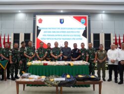 Danrem 121/Abw Brigjen TNI Purnomosidi S.I.P., M.A.P., M.HAN., Dampingi Pangdam Xll/Tpr Serahkan Barang Bukti Narkoba Jenis Shabu Seberat Kurang Lebih 63Kg Kepada BNNP Kalbar 