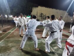 Tingkatkan Keterampilan Personel Polsek Mempawah Hulu Gelar Latihan Beladiri Polri