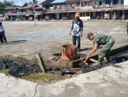 Karya Bakti Pembersihan Pasar Dan Parit Di Wilayah Koramil 1205-13/Ella Hilir