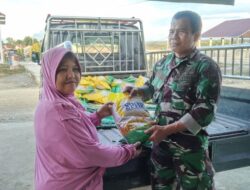 Usai dari Desa Nanga Serawai Koramil 1205-02 Serawai Gelar Gerakan Pangan Murah Di Desa Nanga Mentatai