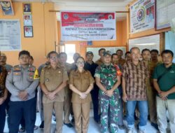 Bhabinkamtibmas Polsek Menyuke Hadiri Musyawarah Desa Bagak