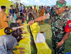 Wakil Bupati Sanggau Beserta Danramil 1204-02/Sekayam Senghadiri Kegiatan Festival Mandi Daun Sabang