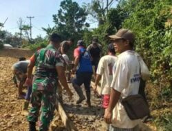 Gotong Royong Kodim 1209/Bengkayang Dan Warga Laksanakan Karya Bakti Pengecoran Jalan