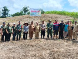 Kapolsek Menyuke Mengikuti Penanaman Jagung Serentak 1 Desa 1 Hektar Di Desa Songga