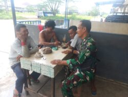 Lewat Komsos Babinsa Koramil Singkawang Barat Ajak Warga Jaga Keamanan Lingkungan
