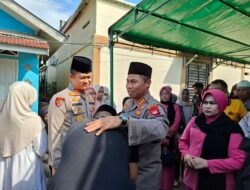 Kapolresta Pontianak Sambang Duka Ke Personilnya Yang Sedang Berduka Cita Atas Meninggalnya Putrinya