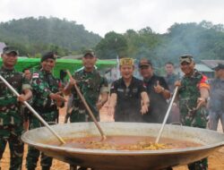 Kuali Merah Putih Bobon Santoso Dan Satgas Yonkav 3/AC Bangkitkan Semangat Kebangsaan Masyarakat Perbatasan