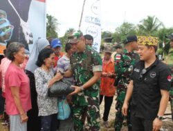 Kasrem 121/Abw Kolonel Inf Dadang Ismail Marjuki dan Satgas Teritorial Pamtas Gelar Kuali Merah Putih Bersama Bobon Santoso Di Perbatasan RI–Malaysia