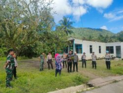 Semangat Gotong Royong Babinsa Singkawang Selatan Turun Bersihkan Lingkungan