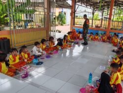 TNI Dekat Dengan Rakyat Babinsa Sutadi Jadi Inspirasi Anak TK Di Singkawang Barat