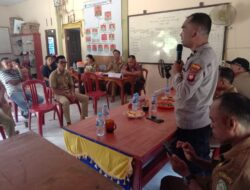 Bhabinkamtibmas Polsek Menyuke Hadiri Kegiatan Musdes Di Desa Lintah Betung
