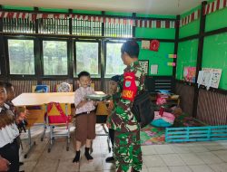 Babinsa Serda Darmaji Turun Langsung Dukung Launching Makan Bergizi Gratis Di SDN 24 Singkawang
