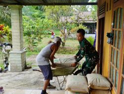 Satgas TMMD Regtas Ke-126 Kodim 1208/Sambas Amankan Material Semen Dari Hujan