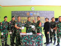 Brigjen TNI Purnomosidi, S.I.P., M.A.P., M.Han., selaku Dankolakopsrem 121/Abw, Terima Penyerahan Barang Bukti Sabu ± 5,1866 Kilogram, Hasil dari operasi Satgas Pamtas Yonarhanud 1/PBC Di Wilayah Perbatasan