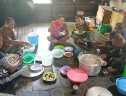 Satgas TMMD Regtas Ke-126 Kodim 1208/Sambas Jalin Silaturahmi Lewat Makan Siang Bersama Warga
