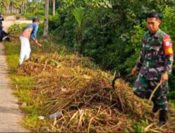 Karya Bakti Babinsa Serda Tomi Jadi Teladan Gotong Royong Di Kelurahan Kuala